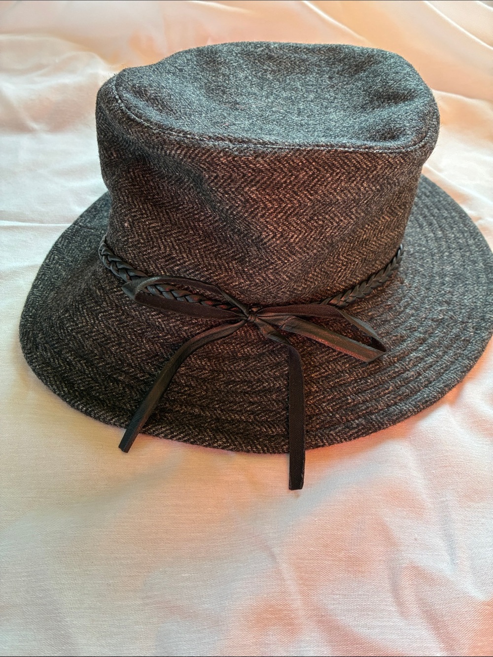 Vintage Liz Claiborne Gray Herringbone Tweed Bucket Hat – Classic 90s/Y2K wool